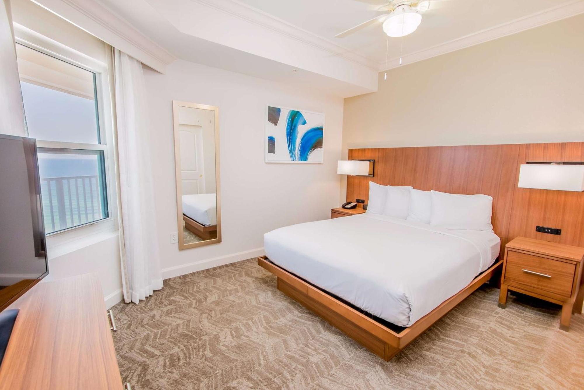 Two-Bedroom Queen Suite with Sofa Bed,1551305293:JPEG